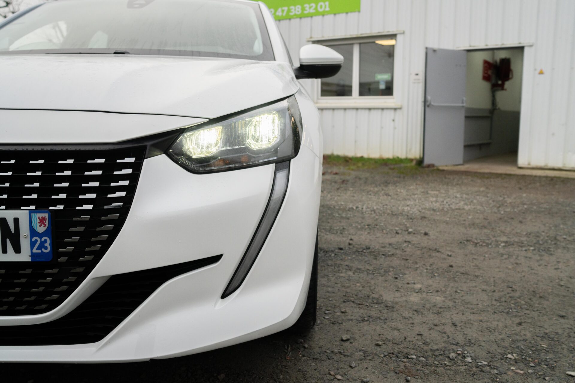 PEUGEOT 208