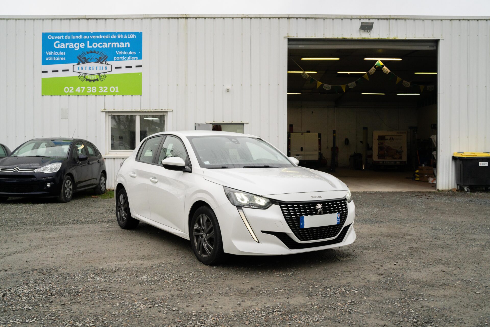 PEUGEOT 208