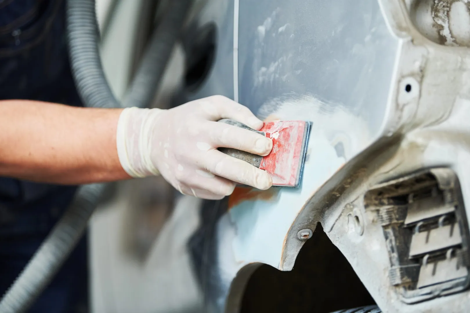 Redresser et réparer la carrosserie des voitures