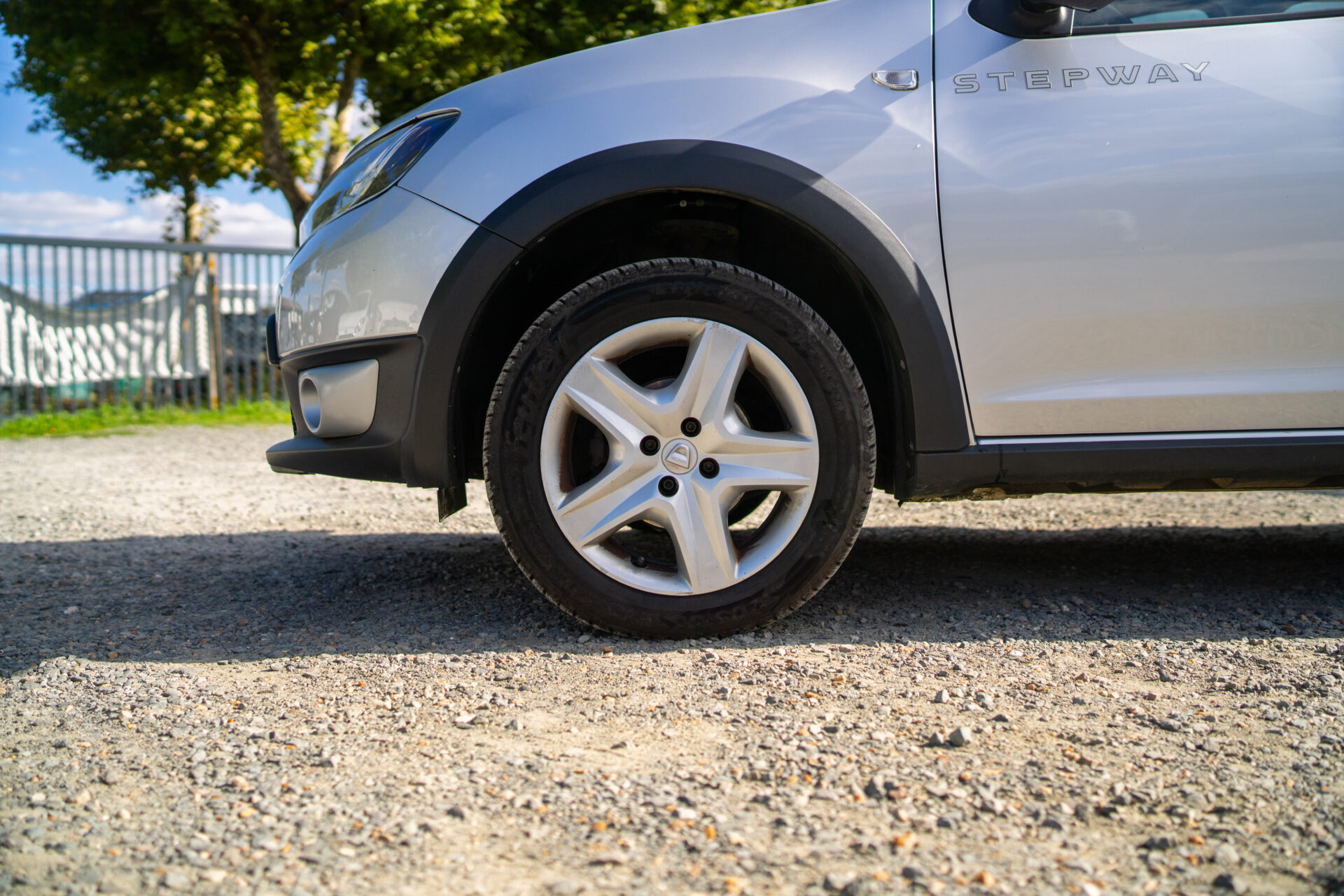 Dacia gris ste
